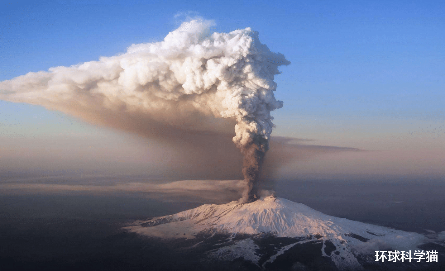 火山喷发|8月“双火山”喷发形成！黄石超级火山会喷发吗？2020年怎么了？