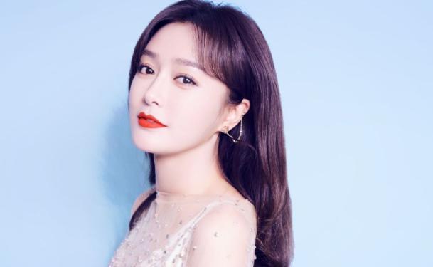 [黄晓明]她陪伴了黄晓明的低谷期，被黄晓明白睡四年，却眼看着新娘是别人