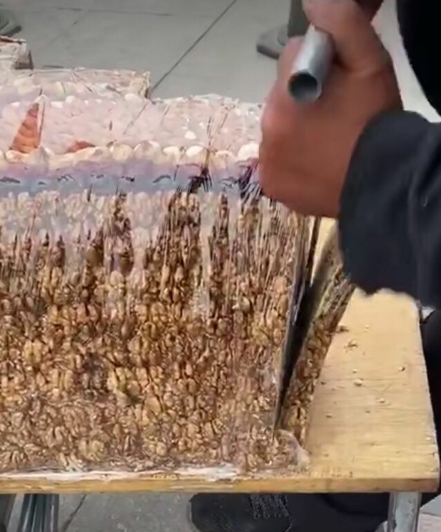 切糕|“想买了一点切糕尝尝，没想到越切越厚...”我现在跑还来得及吗？