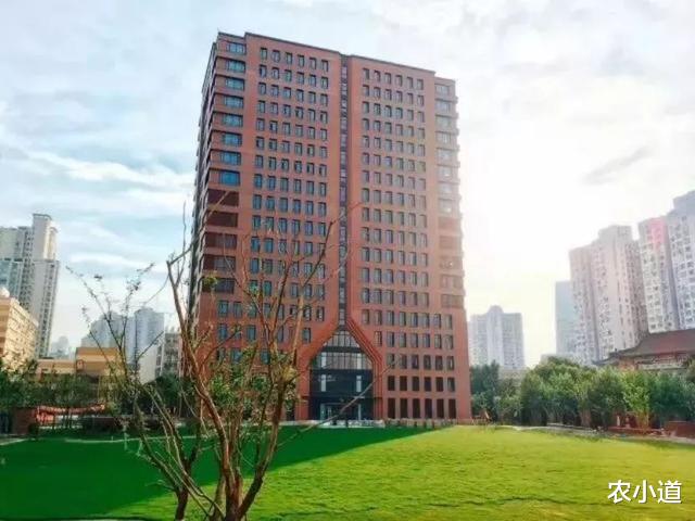 大学|2002年高考有点冷:3所名校意外爆冷,分数低得不能相信