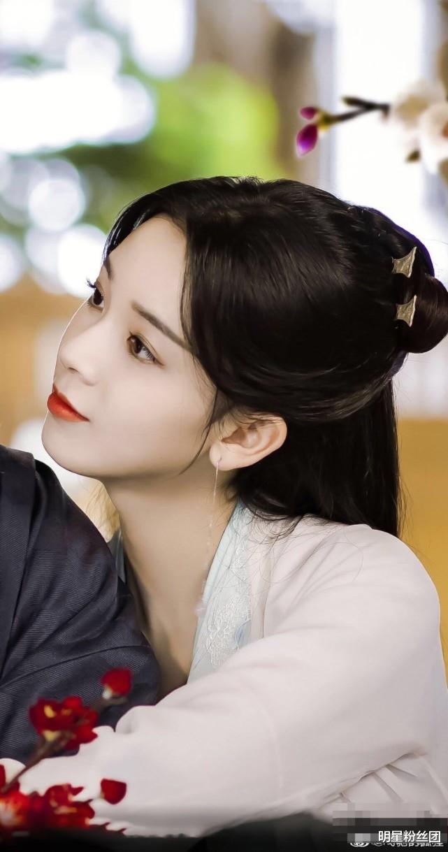 陈瑶新剧终于要播出,剧中女扮男装清新灵动,比男主角都要帅气