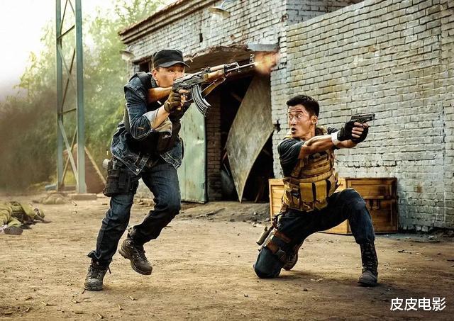 央视:就在2天前,央视再次重播这部硬汉片,它的意义不仅是振奋人心