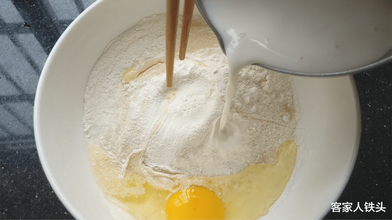 ##想吃油条?告诉你详细配方与做法,好吃放心做法简单,一看就想吃