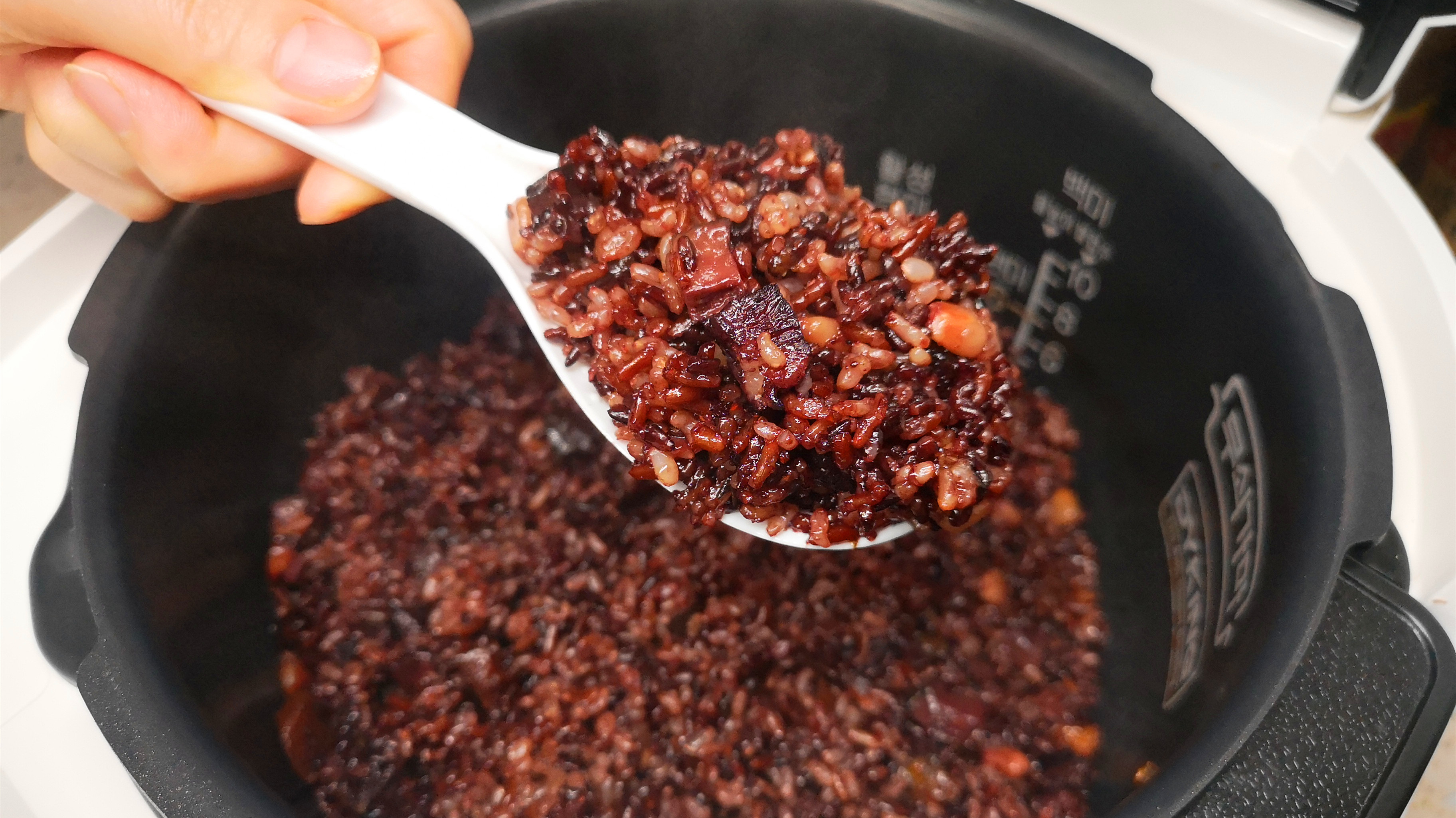 馒头|才知道，这5种主食最容易长肉，你可能天天都在吃，难怪瘦不下来