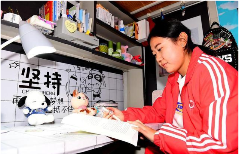 大学|“上万”学费的三本和“五六千”的专科,差别只是钱?而是机会