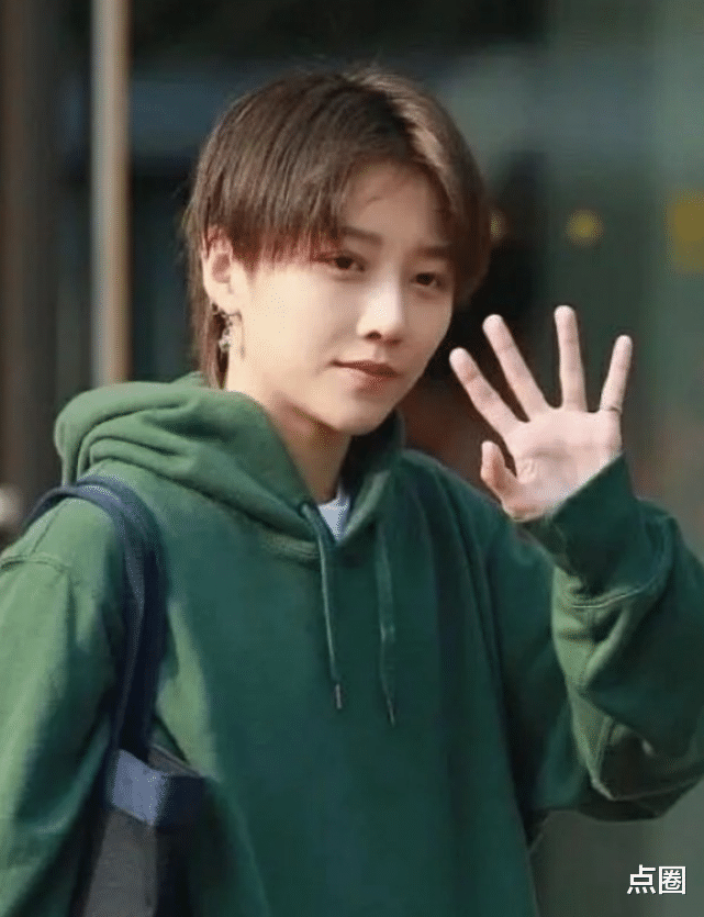 「短发」刘雨昕留长发堪称“整容”，本以为会不合适，没想到意外美到窒息