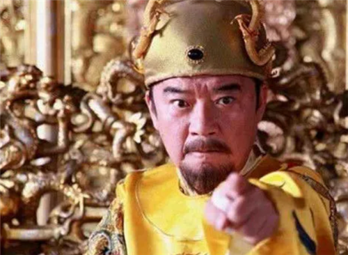 「朱元璋」清官衣锦还乡，却拿不出回家路费，朱元璋得知后怒道：处以极刑