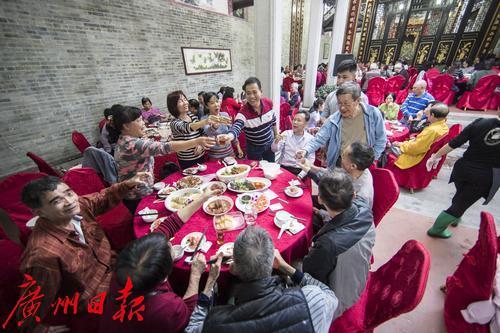 猎德团年宴来了！CBD里摆了200围