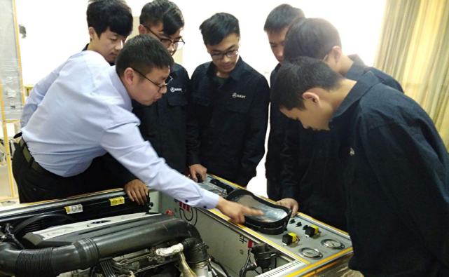 |高考无缘好大学，选择这四大专业，专科生也可以实现大逆袭