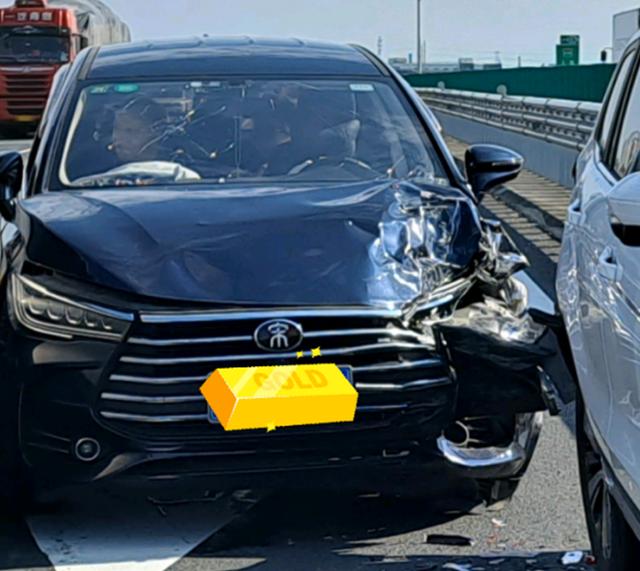 长安汽车|比亚迪宋MAX追尾长安SUV,看到差距后,网友:打脸中保研?