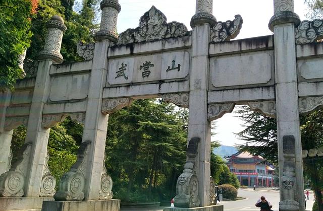 武当山|中国最赚钱的山,1张门票230元,1年狂挣52亿,是黄山的10倍