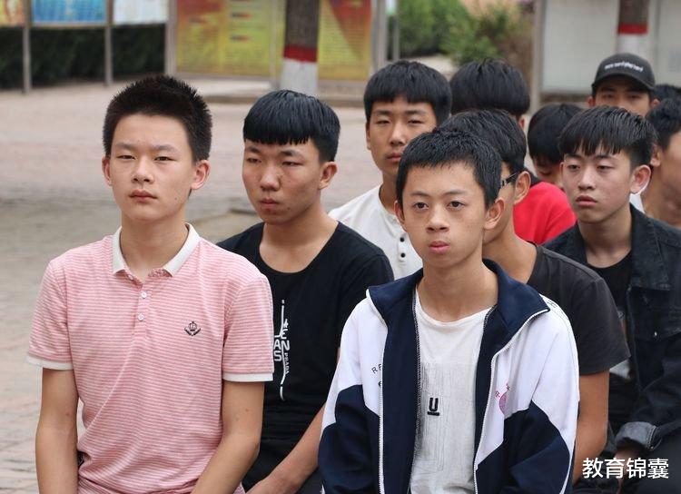 『学霸』初中生，具备这些“品质”，多半是一名学霸，别忽视了