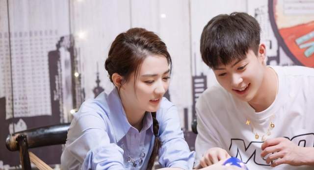 徐璐|她是富二代，连续4年参演春晚，18岁一角大火，今遭男友劈腿