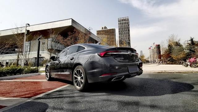 『君越』又跌5万，配双层隔音，关上Bose音响，静如深海，买不起奔驰看它