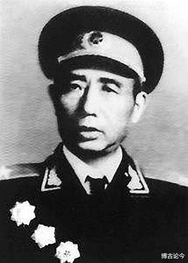 『革命』忠孝两难全! 19离家当兵, 阔别20年成司令, 再见母亲却被打了一巴掌