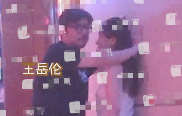 李湘老公KTV“壁咚”辣妹，兩人疑似親吻，女子掙紮以後放棄抵抗-圖5