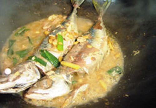 「」很少有人知道这种鱼的名字，10块钱能买3条，便宜美味，而且刺少