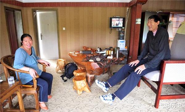 「鲍喜顺」中国“第一巨人”不听医生劝阻，生下一子，孩子如今怎样了？