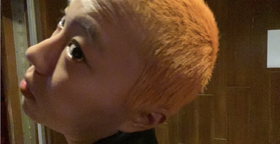 [闵玧其]窦靖童兴奋透露新歌进度 一头橘色短发鬼马可爱