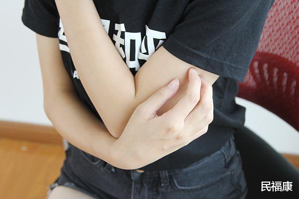 @脖子上、腋下长出的“小肉粒”是什么？能不能抠掉？