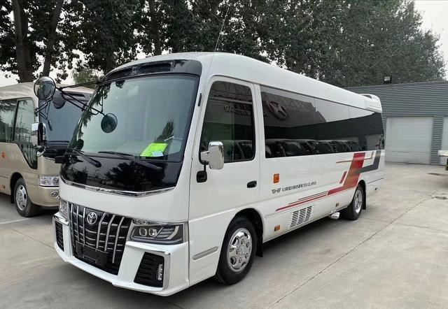 丰田埃尔法|2021款丰田考斯特曝光：8缸动力+9座，新款埃尔法造型真霸气！