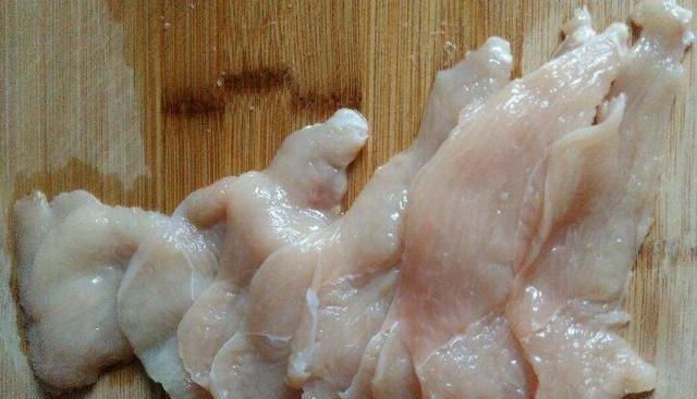 『手撕鸡』夏天多给孩子吃此肉，30元1斤，有条件一周吃1次，孩子越来越聪明