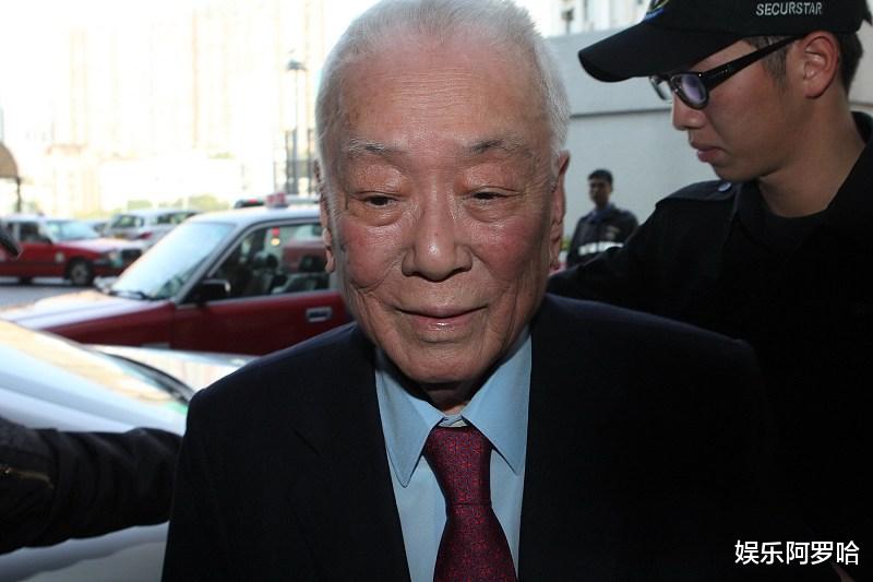 许晋亨|“斗不过”死去的公公，李嘉欣恨铁不成钢又如何？许晋亨醉翁之意不在酒！