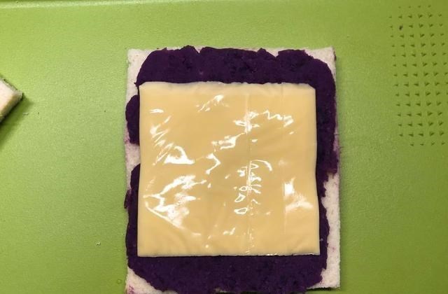 吐司■爱吃吐司的别错过这网红吃法，外酥里嫩，咬一口还爆浆，好吃