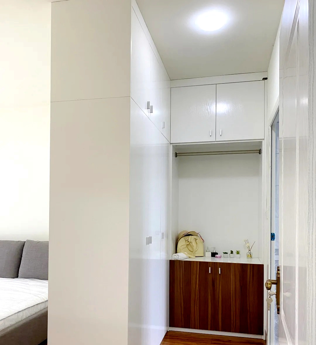 设计师|119平的三房两厅实装案例,全屋家具胡桃木配白色系,简直美哭了