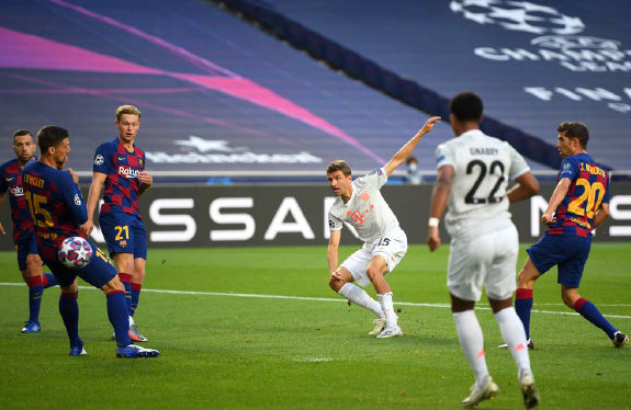 巴塞罗那|太残暴，拜仁28分钟疯狂4球！梅西捂脸不敢相信，巴萨陷入绝望