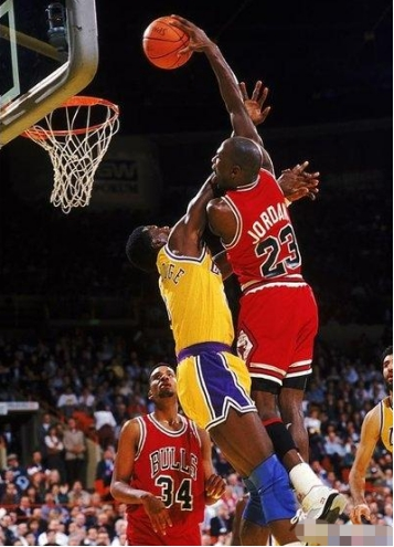 迈克尔·乔丹|为什么很多人都认为初进NBA一场比赛未打的迈克尔乔丹，未来肯定能成为巨星？