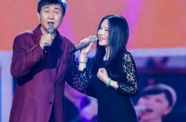 纤夫的爱|6次参加春晚，2次入狱，《纤夫的爱》两位主唱如今差距太大