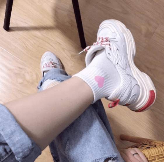 饮食 为啥女生的白袜子能一直保持那么白？哈哈哈哈哈哈哈原来如此～