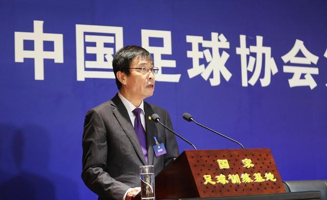 『中超』中超2外援新政将敲定，鲁能9国脚+2外援，李霄鹏这套阵容有解吗？