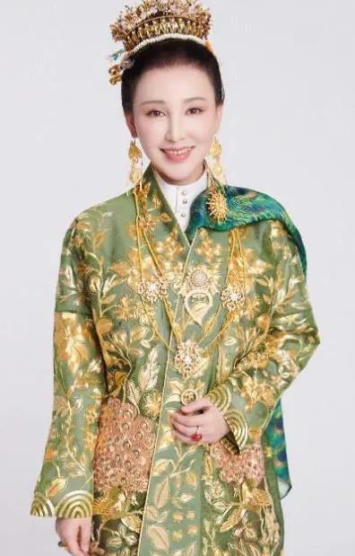 郭靖宇|19岁与导演私奔，裸婚在“地下室”连生3胎，今丈夫用7部剧将她捧红