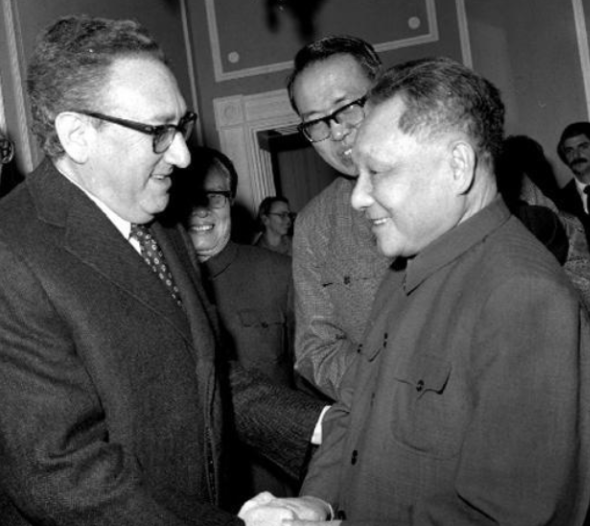 苏联|1979年解放军为何没攻进河内？不是因为苏联，邓小平这样说