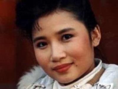 李娜：李娜为何当红时决定削发为尼，《青藏高原》之后，从乐坛消失23年