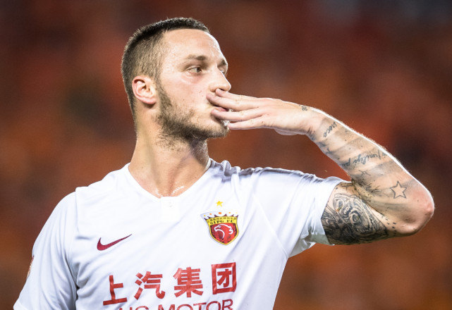 「上海上港」曝身价近2亿的王牌外援通牒上港：中超若再不开赛，就放我租借离队