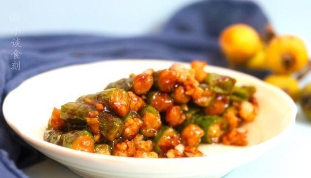 『猪肉』猪肉降价了，遇见不要手软，回家和它一起烧，夏天再热吃饭也香