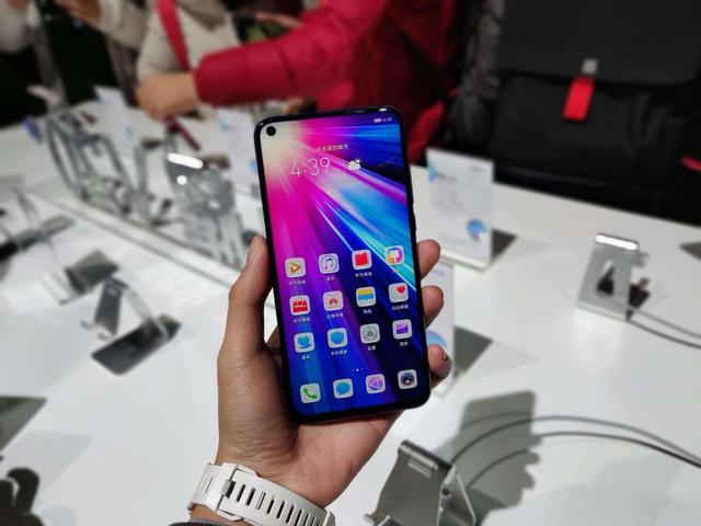 vivo|从“厂妹机”到名品牌，为啥没人说OPPO和vivo低配高价？