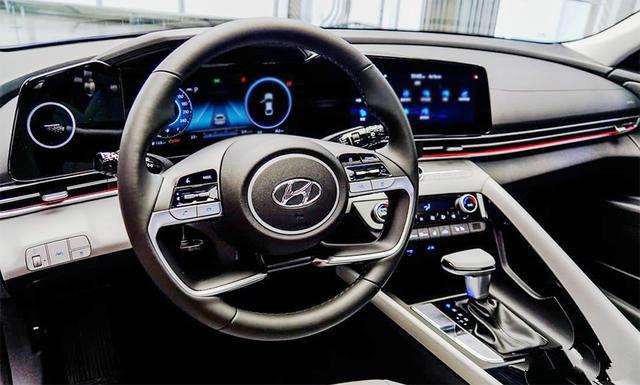 现代伊兰特|现代要翻身了！全新伊兰特国内实拍，高颜值似轿跑，还考虑思域？