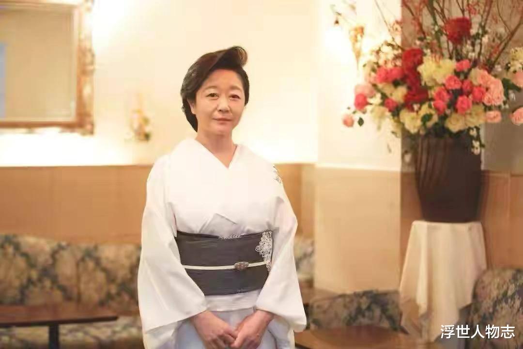 浮世人物志|日本第一妈妈桑，从20岁开始陪酒的这个女孩，是首相的大学校友