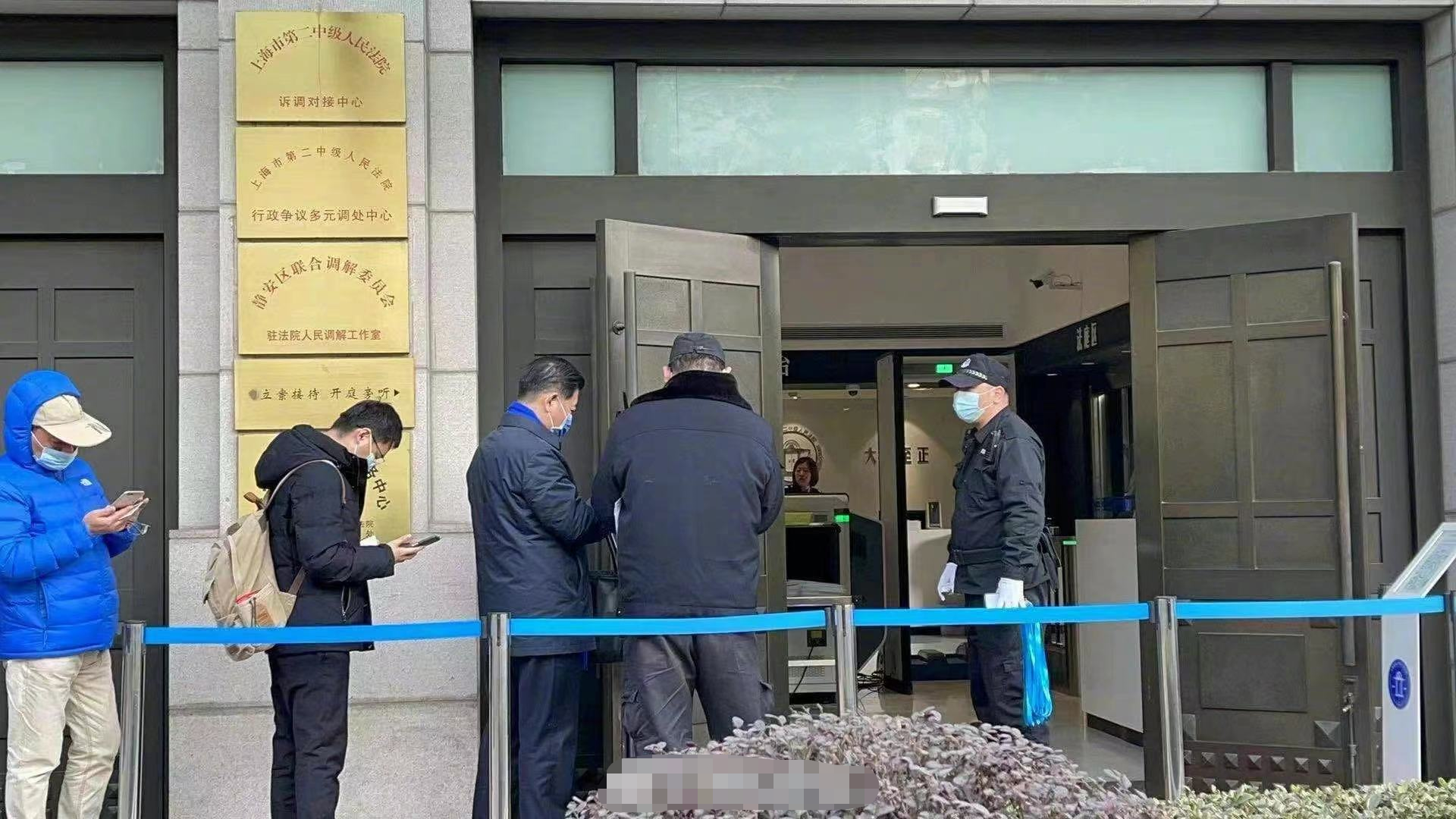 张恒|郑爽诉张恒案二审开庭！法院门口被记者围满，当事人不现身