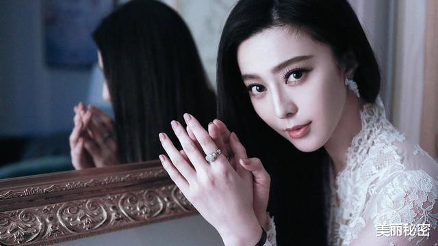 #西装#曾经的那个范爷回来了!短发西装内搭蕾丝吊带,颜值高果然任性!