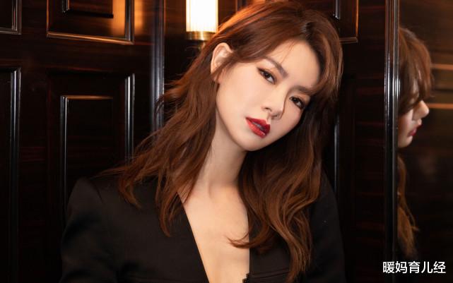戚薇|戚薇“富养”女儿,颖儿“穷养”女儿,俩孩子的差距并非一点点
