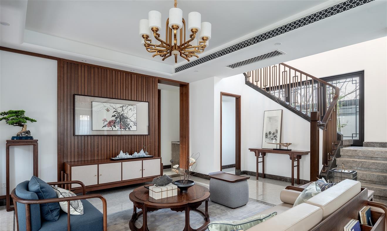 「无人问津」他花半辈子积蓄，买了无人问津的房子，院子装修后，却惊艳了我