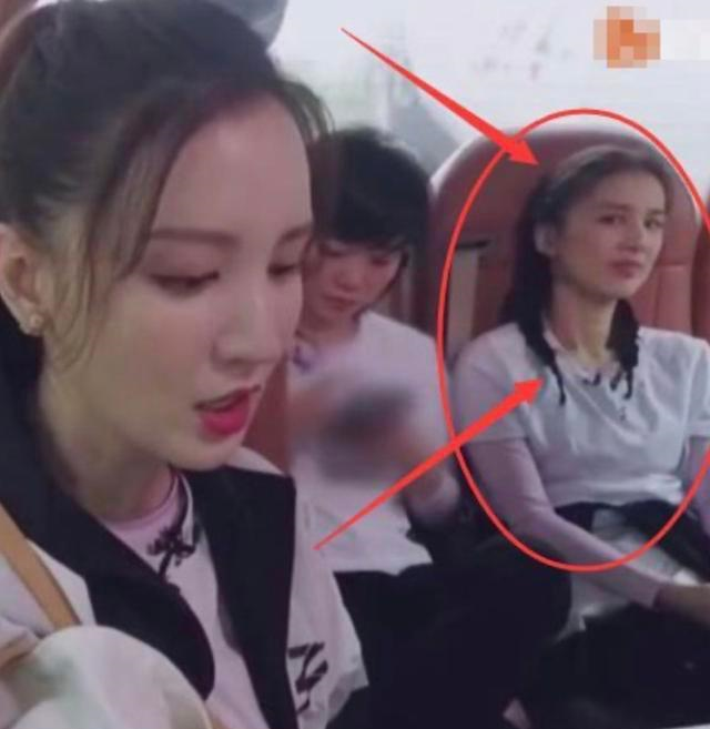 黄圣依|黄圣依回应“浪姐”冷眼看伊能静，称被过度解读，不料好姐妹拆台