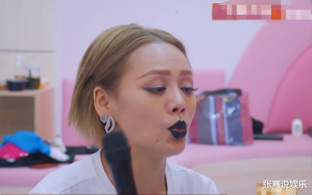 姐姐|宁静上节目忘带口红，拿眼线笔涂嘴巴，看到最后效果：我服了