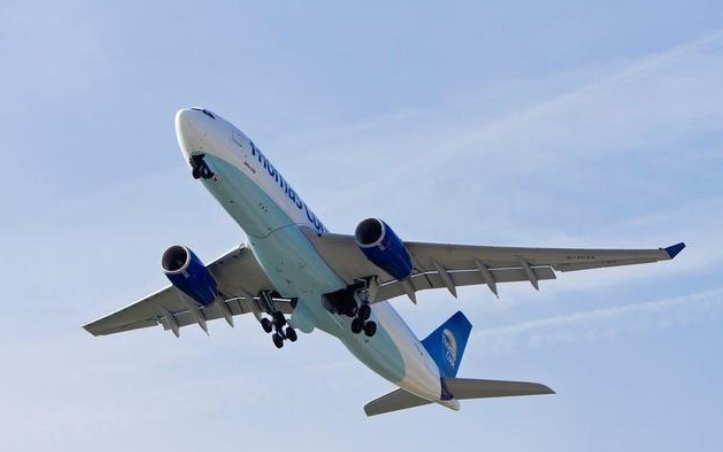 |如果飞机以1700公里每小时向西飞，是不是永远是白天？看完涨知识