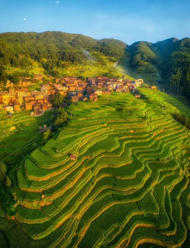 梯田|适合国庆假期穷游的地方，梯田、瀑布、樱花、峡谷，风景优美宁静